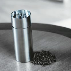 Coupon π Stelton Arne Jacobsen Pepper Mill, Steel β€οΈ 5 Coupon π Stelton Arne Jacobsen Pepper Mill, Steel β€οΈ -Alessi shop Arne Jacobsen peber