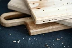 Promo π Hanna Saari Halikko Cutting Board, Large, Ash π 9 Promo π Hanna Saari Halikko Cutting Board, Large, Ash π -Alessi shop Yhteiskuva Halikko Fiiliskuva B